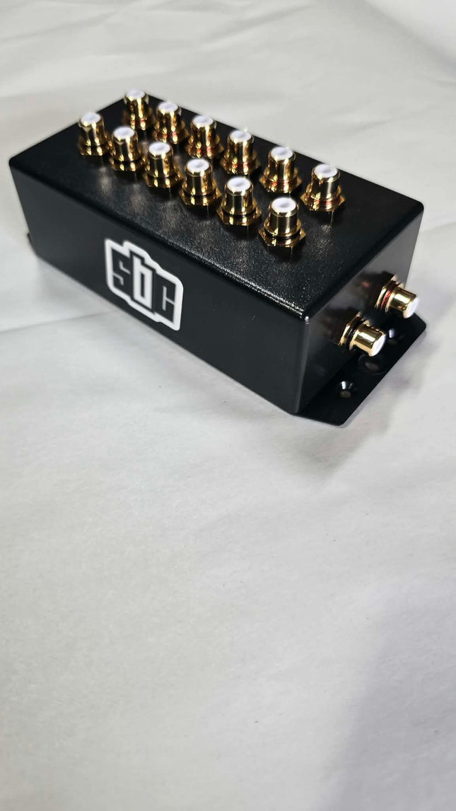 SBC Cock Box 1 In 6 Out Plastic RCA Distribution Box