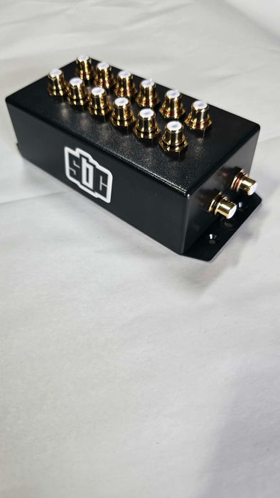 SBC Cock Box 1 In 6 Out Plastic RCA Distribution Box