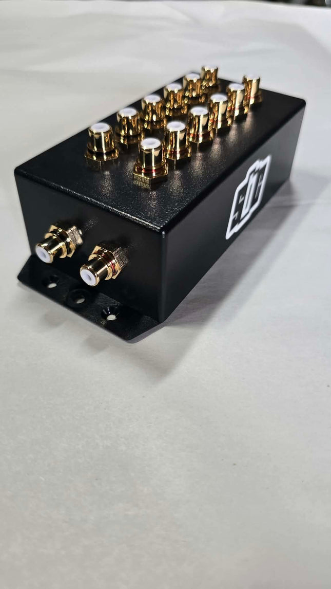 SBC Cock Box 1 In 6 Out Plastic RCA Distribution Box
