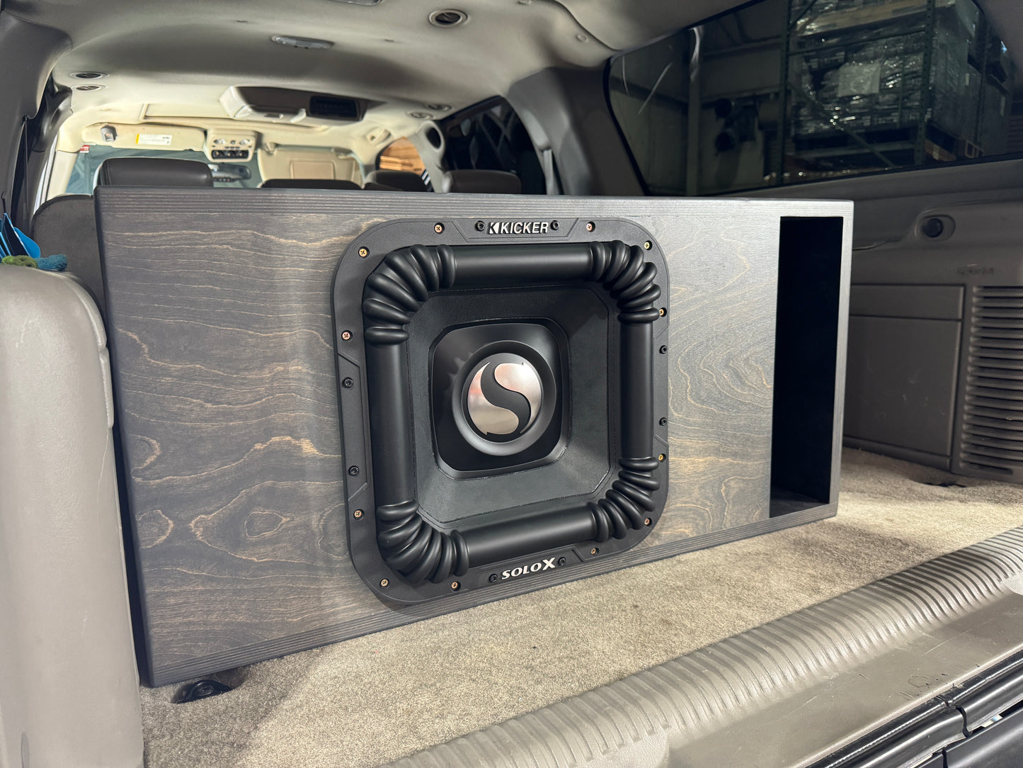 Kicker SOLOX 15" Loaded Enclosure 2000W RMS